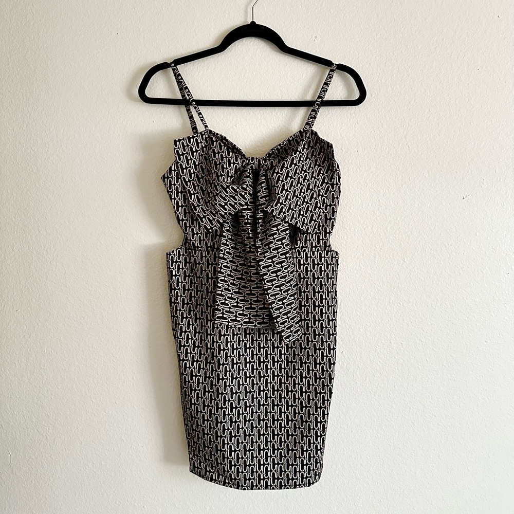 Bow dress with abstract print